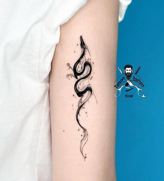 عکس تاتو روی دست ریحانه پارسا