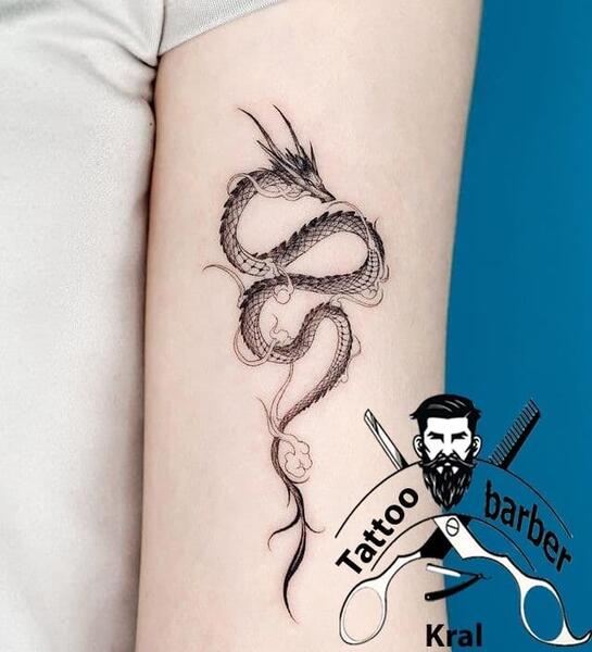 عکس تاتو روی دست ریحانه پارسا