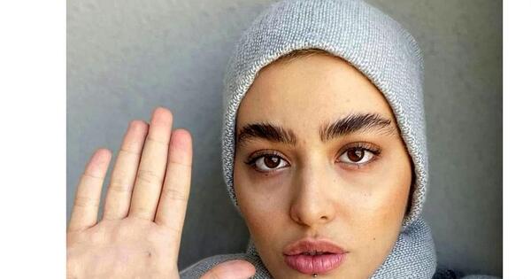 عکس تاتو روی دست ریحانه پارسا