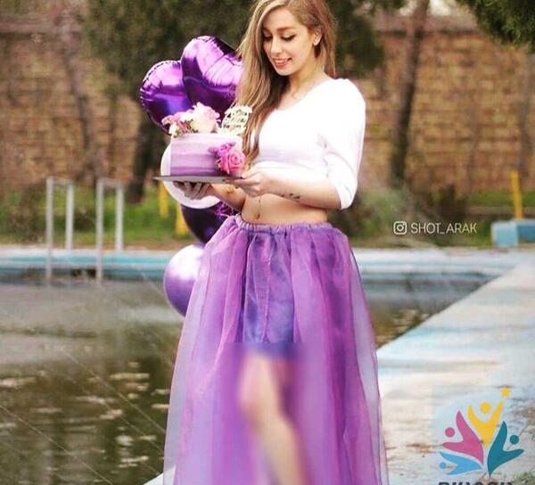 ژست عکس برای تولد با کیک