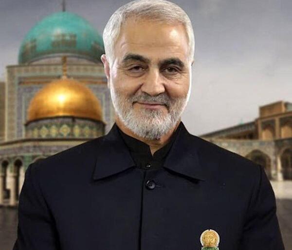 عکس قاسم سلیمانی در ضریح امام رضا
