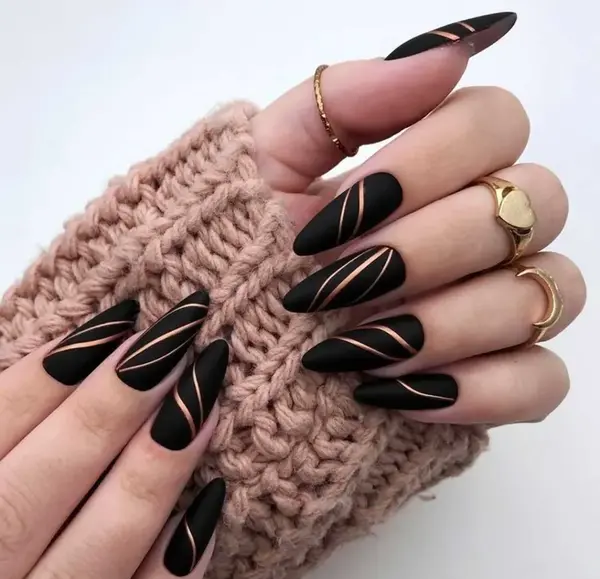 عکس لاک ژل مشکی