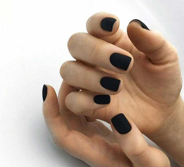 عکس لاک ژل مشکی