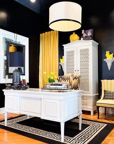 عکس از دفتر کار اداری