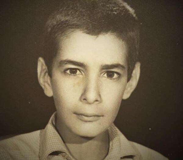 عکس جوانی بهنام تشکر