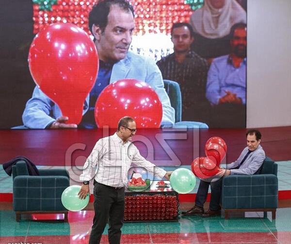 عکس جوانی بهنام تشکر