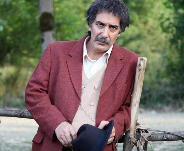 عکس جوانی بهنام تشکر