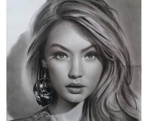 عکس نقاشی صورت روی کاغذ