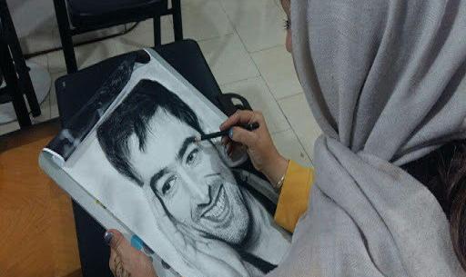 عکس نقاشی صورت روی کاغذ