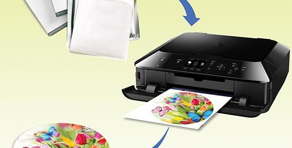 عکس خوراکی روی کیک خامه ای