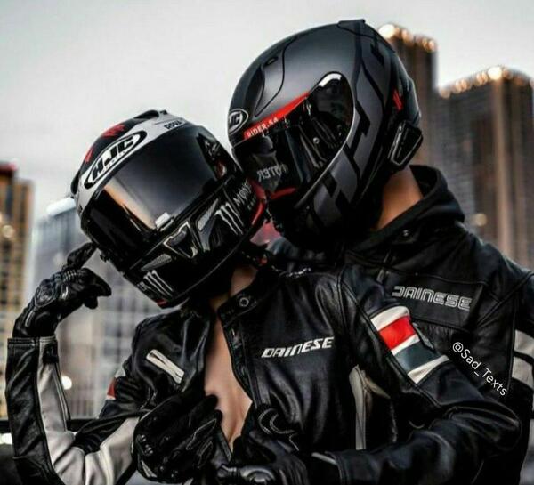 ژست عکس دونفره با موتور