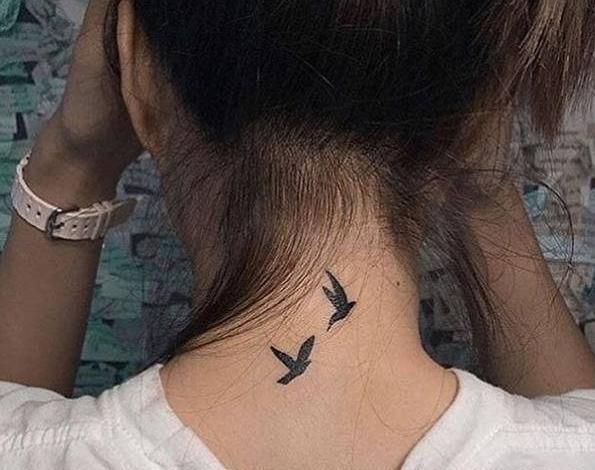 عکس تاج تاتو روی گردن