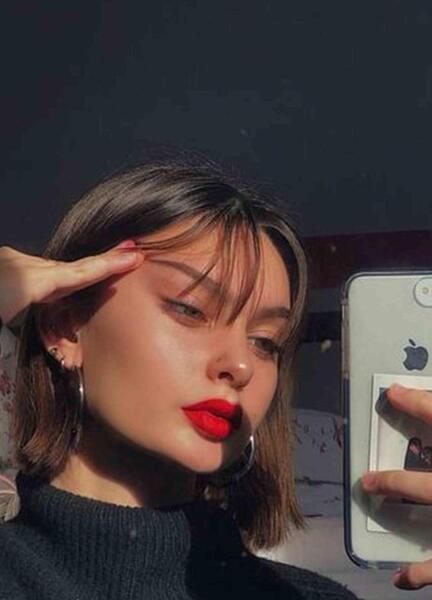 ژست عکس سلفی در اینستاگرام