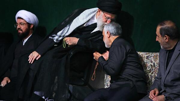عکس سردار سلیمانی موقع رای دادن