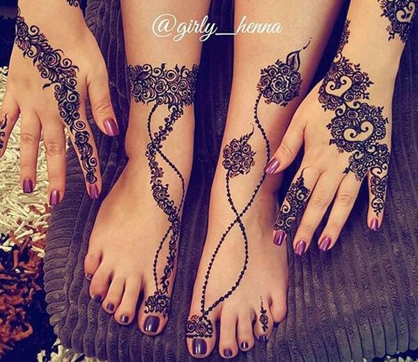 عکس حنا روی دست عروس هندی