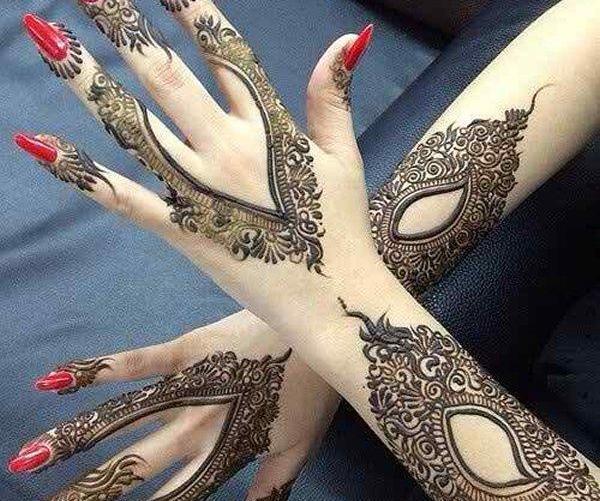 عکس حنا روی دست عروس هندی