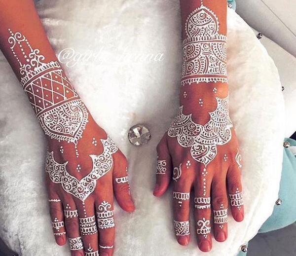 عکس حنا روی دست عروس هندی