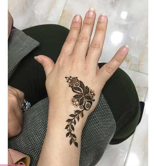 عکس حنا روی دست عروس هندی
