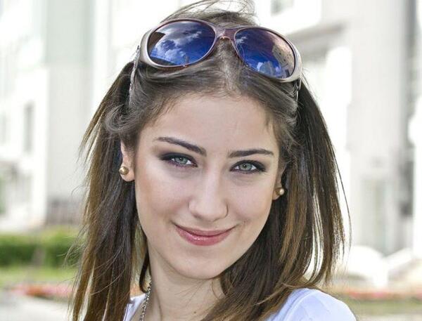 عکس هازل کایا و فرزندش