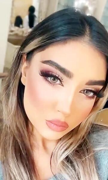 عکس رنگ مو عسلی بدون دکلره