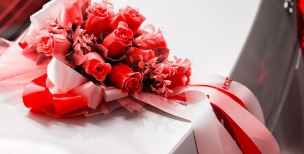 عکس دسته گل در ماشین