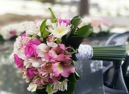 عکس دسته گل در ماشین