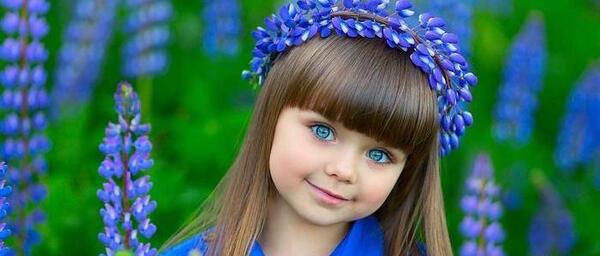 عکس دختر چشم ابی بچه