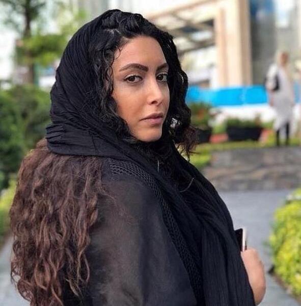 عکس ساناز طاری کشف حجاب