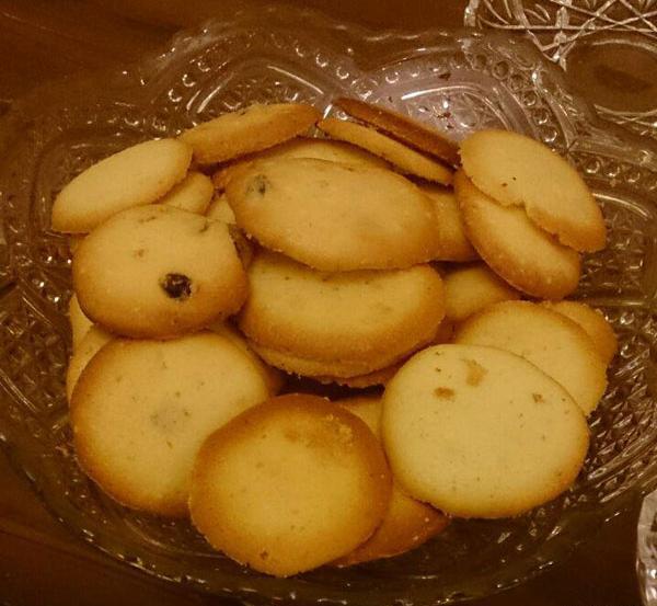 عکس شیرینی کشمشی خانگی