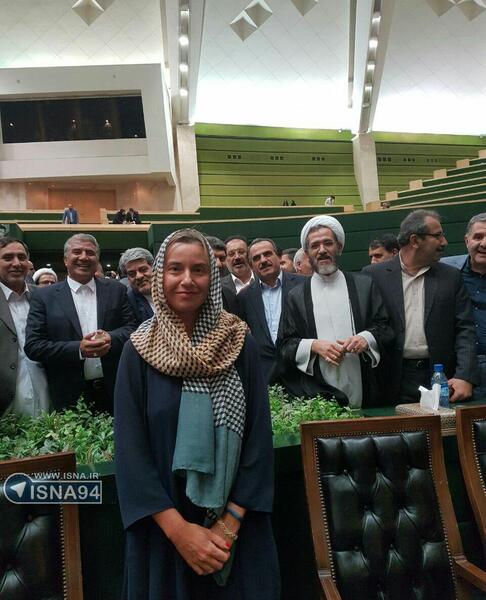 عکس گرفتن نماینده های مجلس با موگرینی
