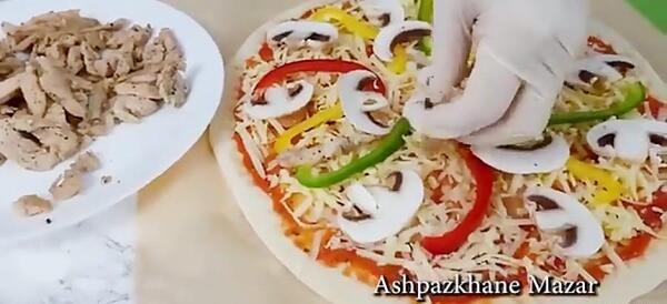 عکس پیتزا گوشت و مرغ