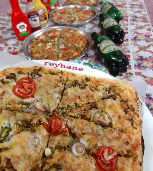 عکس پیتزا گوشت و مرغ
