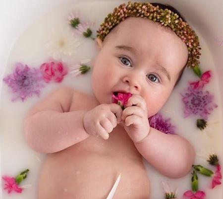 عکس دختر بچه چال گونه دار