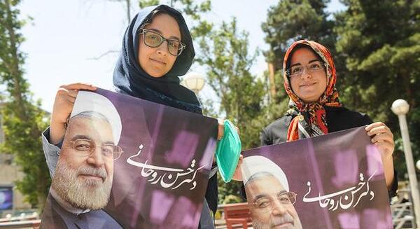 عکس گریه روحانی