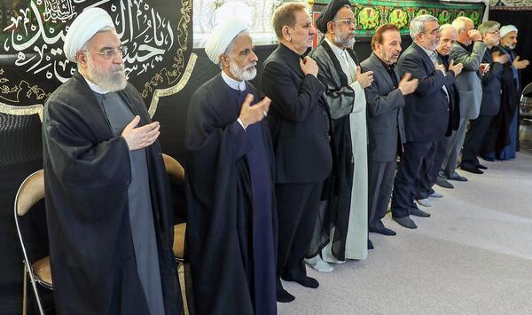 عکس گریه روحانی