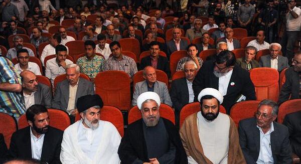عکس گریه روحانی