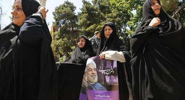 عکس گریه روحانی