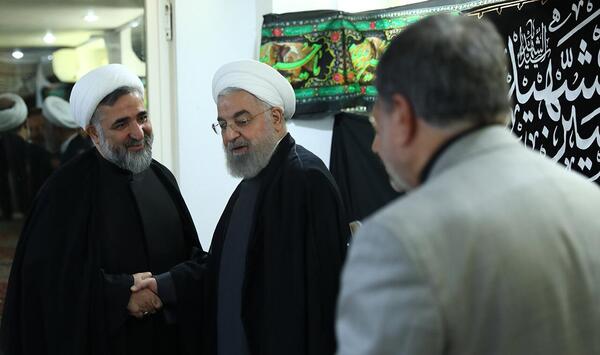 عکس گریه روحانی