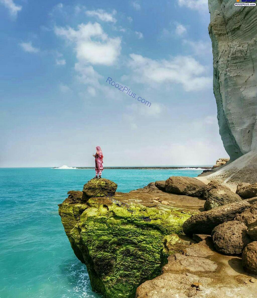 عکس دختر بلوچ کنار ساحل