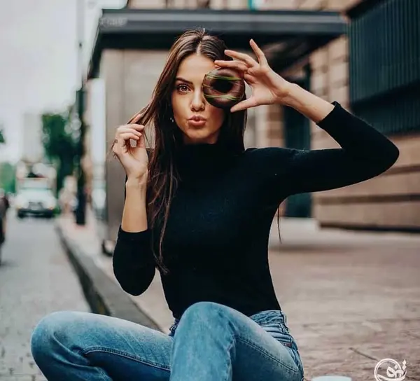 عکس ژست عکاسی با کلاه زمستانی