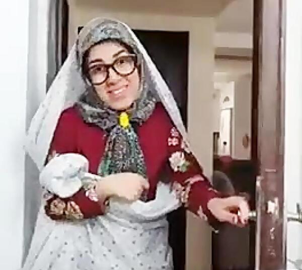 عکس خنده دار مژگان