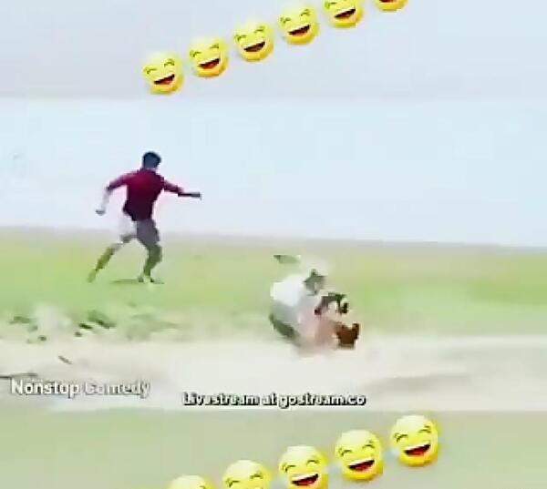 عکس خنده دار مژگان