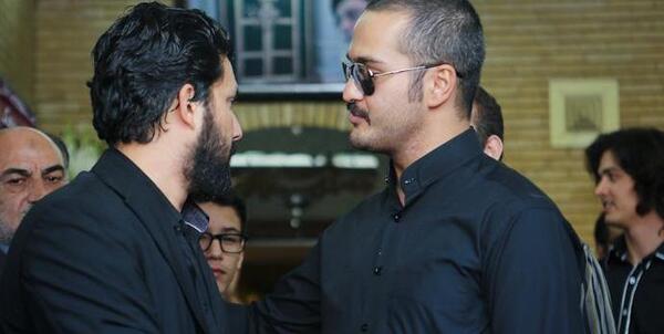 عکس حامد بهداد در مراسم ختم پدرش