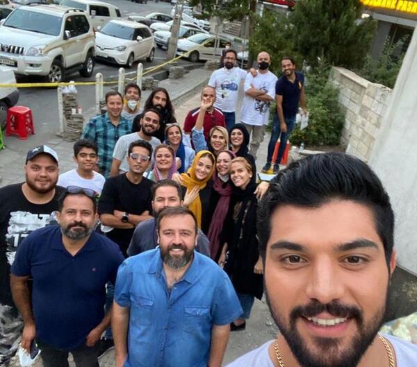 عکس پشت صحنه له شدن ماشین در سریال اقازاده