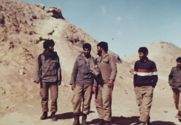 عکس حاج قاسم سلیمانی با خانواده