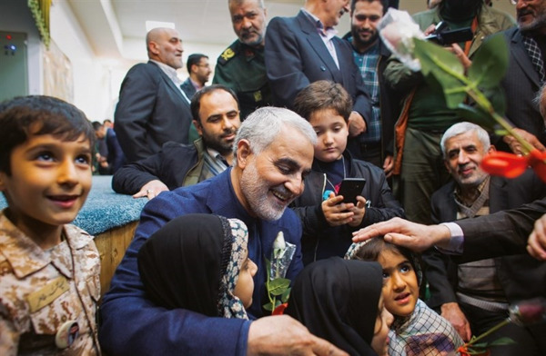 عکس حاج قاسم سلیمانی با خانواده