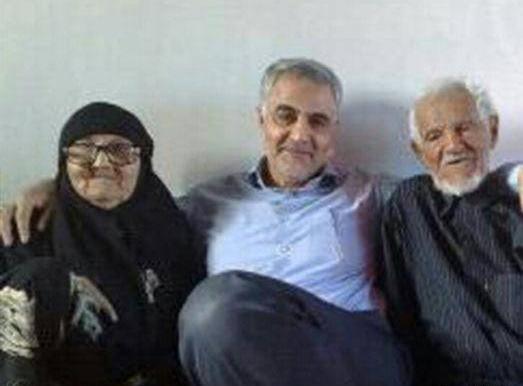 عکس حاج قاسم سلیمانی با خانواده