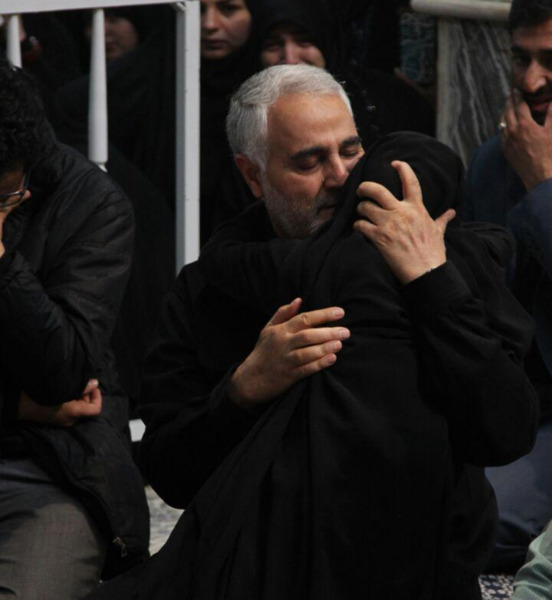 عکس حاج قاسم سلیمانی با خانواده