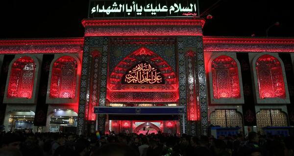 عکس یادگاری با حرم امام حسین