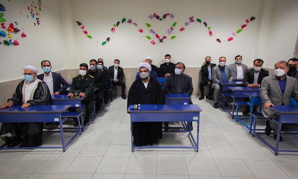 عکس مدیر مدرسه پروین اعتصامی